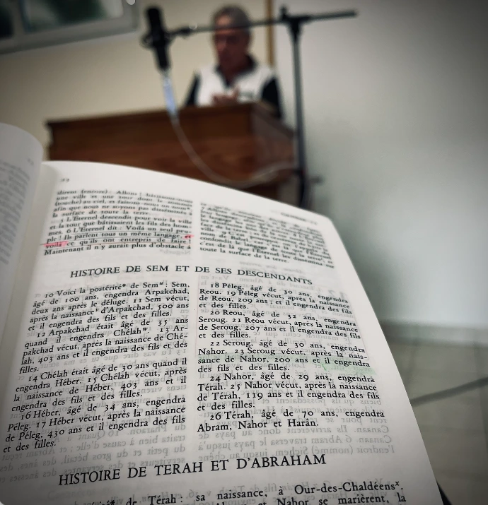 Étude biblique et réunion de prières chaque mercredi soir à l’Église Protestante Évangélique de Maisons-Alfort.