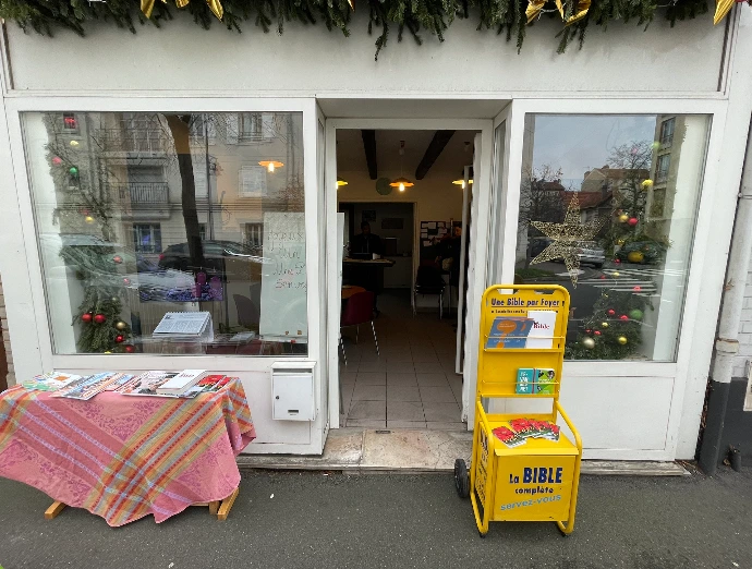 Permanence du samedi matin à l’église de Maisons-Alfort, pour un temps d’échange et de partage autour d’un café.